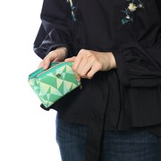 二階堂大和をモチーフにしたカードケースの使用例。