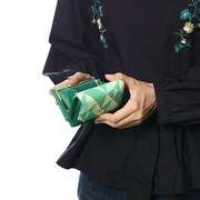 二階堂大和をモチーフにしたミニ財布の使用例。