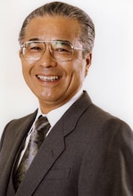 ニコラ・フラメル役の糸博。