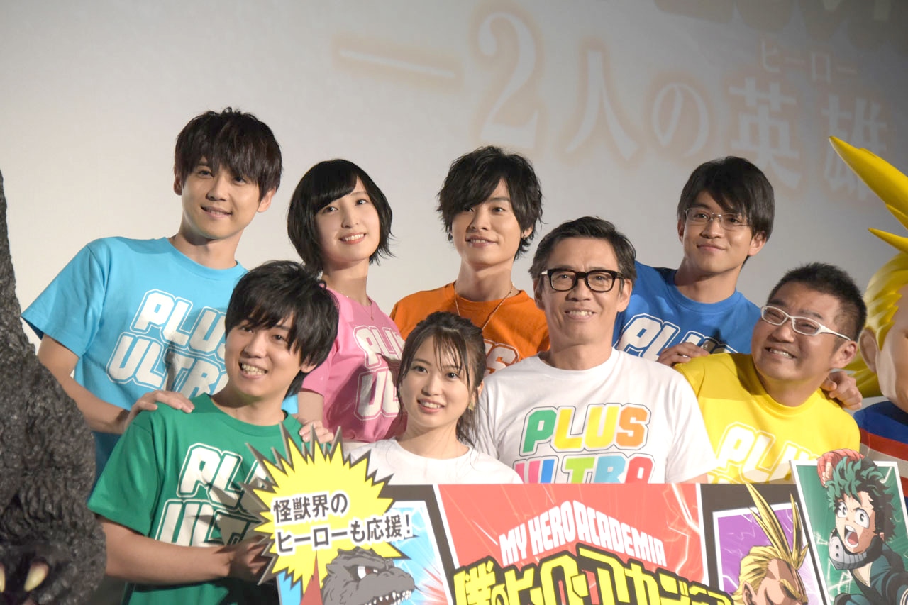 「僕のヒーローアカデミア THE MOVIE ～2人の英雄～」の公開記念舞台挨拶の様子。上段左から梶裕貴、佐倉綾音、岡本信彦、石川界人。下段左から山下大輝、志田未来、生瀬勝久、三宅健太。