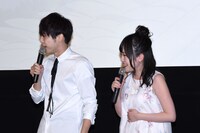 ホークの動きに驚く梶（左）と、久野（右）。