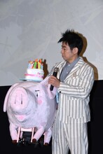 有野晋哉とホーク人形。