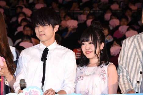 左から梶裕貴、久野美咲。