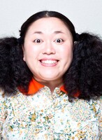 鰻屋の店主役の江上敬子。