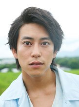 ワイン醸造所工場長役の佐野岳。