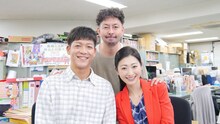 左から駿河太郎、原作者の魚乃目三太、壇蜜。