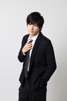 城田優扮する加賀屋朔。