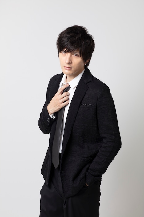 城田優扮する加賀屋朔。