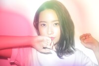 オープニング主題歌を歌うMICHI。