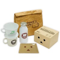 「よつばと！」コラボカフェで販売されるグッズ。