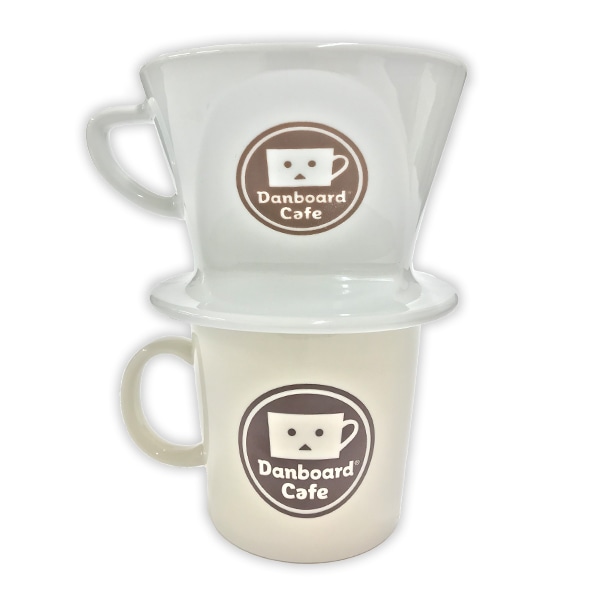 「Kalita ドリッパー」と「マグカップ」を組み合わせた様子。