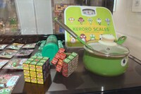 展示されているグッズの一部。