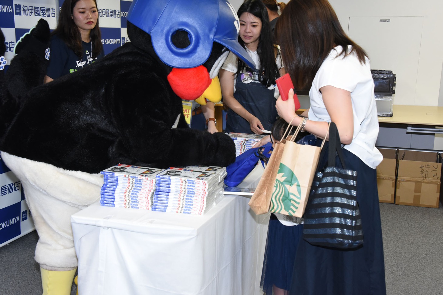 「お手羽渡し会」の様子。