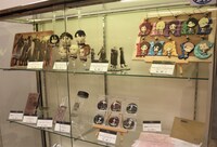 「進撃の巨人 THE ANIMATION GALLERY」グッズコーナーの様子。