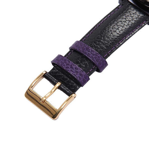 ゼロをイメージした腕時計。