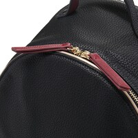 ゼロをイメージしたバッグ。