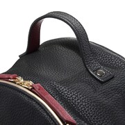 ゼロをイメージしたバッグ。