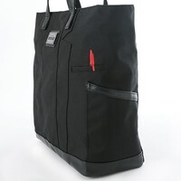 「STEINS;GATE 0」コラボアイテムのバッグ。