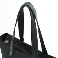 「STEINS;GATE 0」コラボアイテムのバッグ。