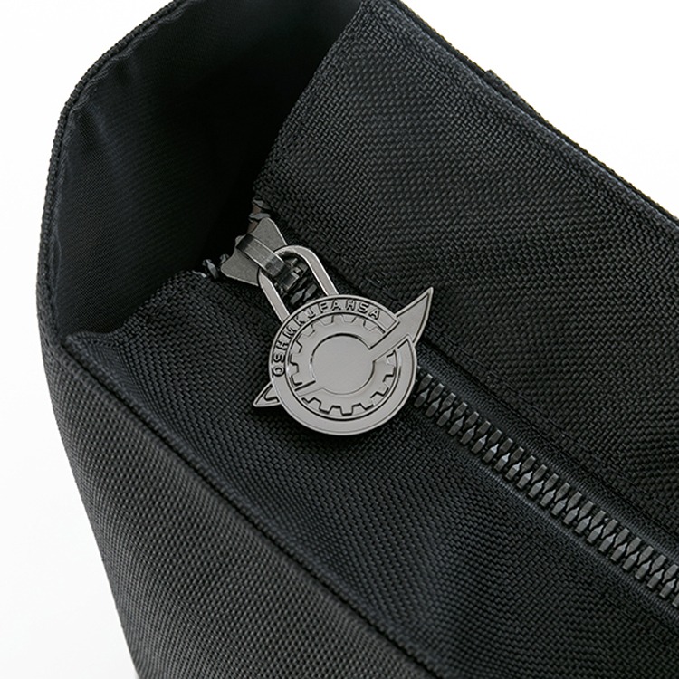 「STEINS;GATE 0」コラボアイテムのバッグ。