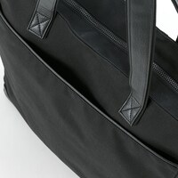 「STEINS;GATE 0」コラボアイテムのバッグ。