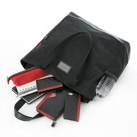 「STEINS;GATE 0」コラボアイテムのバッグ。