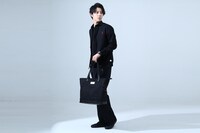 「STEINS;GATE 0」コラボアイテムの着用イメージ。