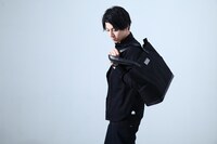 「STEINS;GATE 0」コラボアイテムの着用イメージ。