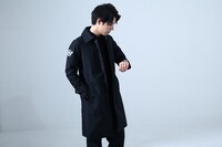 「STEINS;GATE 0」コラボアイテムの着用イメージ。