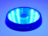 光る台座のイメージ。