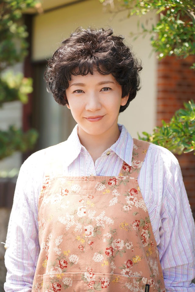 瀬奈じゅん扮する三橋愛美。