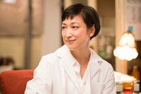 緒川たまき扮する神山ユーコ。