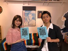 アフレコの様子。左から内田真礼、伊藤健太郎。