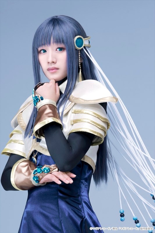 佐々木美玲扮する七海やちよ。