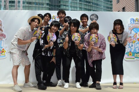 テレビアニメ「中間管理録トネガワ」のイベント「帝愛ファイナンス債務者集会 in 汐留」の様子。前列左から青柳尊哉、島崎信長、森川智之、羽多野渉、前田玲奈。後列左から伊藤遼、梅澤廉、伊藤大海。