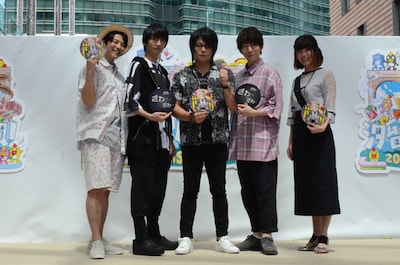 テレビアニメ「中間管理録トネガワ」のイベント「帝愛ファイナンス債務者集会 in 汐留」の様子。左から青柳尊哉、島崎信長、森川智之、羽多野渉、前田玲奈。