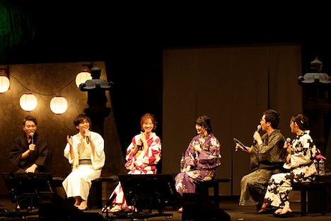 左から喜安浩平、石井真、松本まりか、石川由依、白石稔、新井里美。