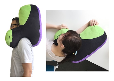 「初号機肩クッション」使用イメージ