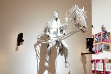 「ジョジョの奇妙な冒険」と小谷元彦のコラボ作品「Morph」。(c)荒木飛呂彦＆LUCKY LAND COMMUNICATIONS／集英社 (c)Motohiko Odani, Courtesy of YAMAMOTO GENDAI