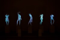 「ジョジョの奇妙な冒険」と森永邦彦のコラボ作品「WEAR THE POSING, WEAR THE STAND」。(c)荒木飛呂彦＆LUCKY LAND COMMUNICATIONS／集英社 (c)ANREALAGE