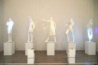 「ジョジョの奇妙な冒険」と森永邦彦のコラボ作品「WEAR THE POSING, WEAR THE STAND」。(c)荒木飛呂彦＆LUCKY LAND COMMUNICATIONS／集英社 (c)ANREALAGE