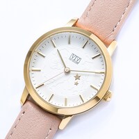 如月恋モデルの腕時計。