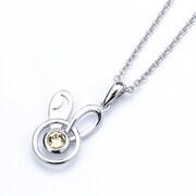 長月夜モデルのネックレス。