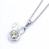 長月夜モデルのネックレス。