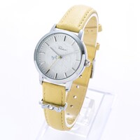 長月夜モデルの腕時計。