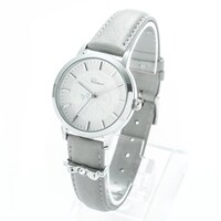 霜月隼モデルの腕時計。