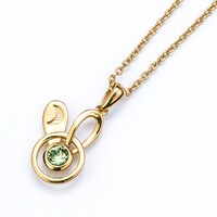 弥生春モデルのネックレス。