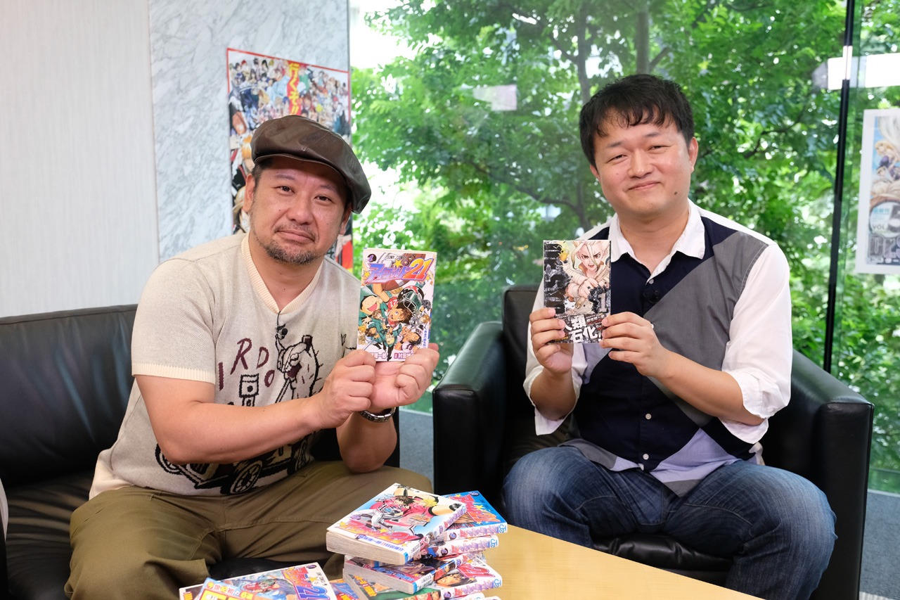 左からケンドーコバヤシ、稲垣理一郎。