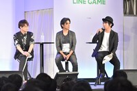 左から緑川光、河森正治、上町裕介。