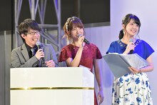 左から豊永利行、小松未可子、三上枝織。